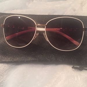 Guess white and gold sunglasses